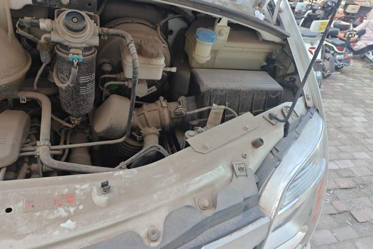 Used SAIC MAXUS Xintu V80  Engine Bay Left