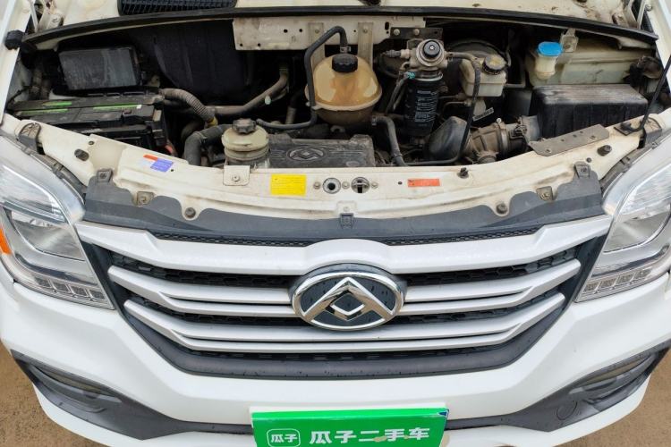 Used SAIC MAXUS Xintu V80 2018 2.5T 6-Speed Manual Aoyuntong Short Wheelbase Mid-Height 5-6 Seater Engine Bay