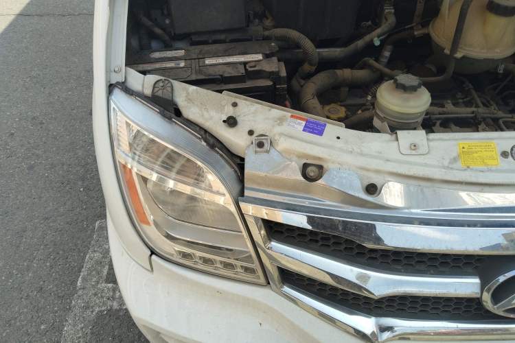 Used SAIC MAXUS Xintu V80  Engine Bay Right