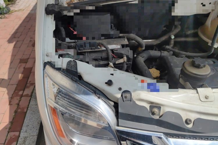Used SAIC MAXUS Xintu V80  Engine Bay Right