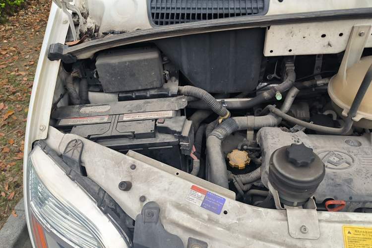 Used SAIC MAXUS Xintu V80  Engine Bay Right