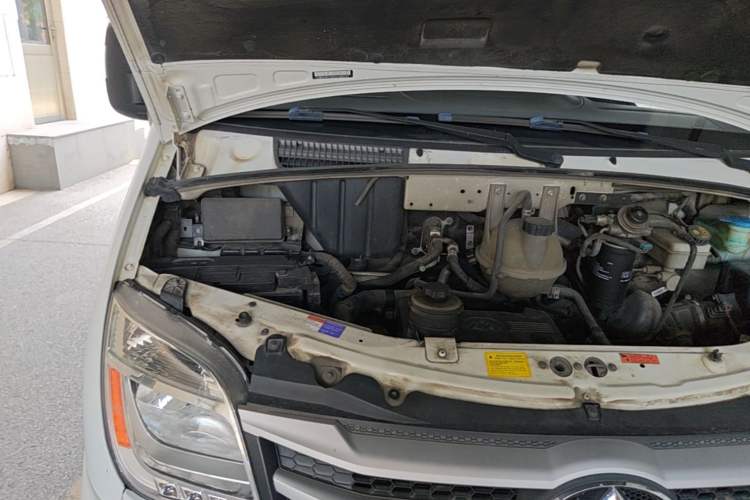Used SAIC MAXUS Xintu V80 2018 2.5T 6-Speed Manual Aowentong Long-Wheelbase Mid-Roof 7/10-Seater Engine Bay Right