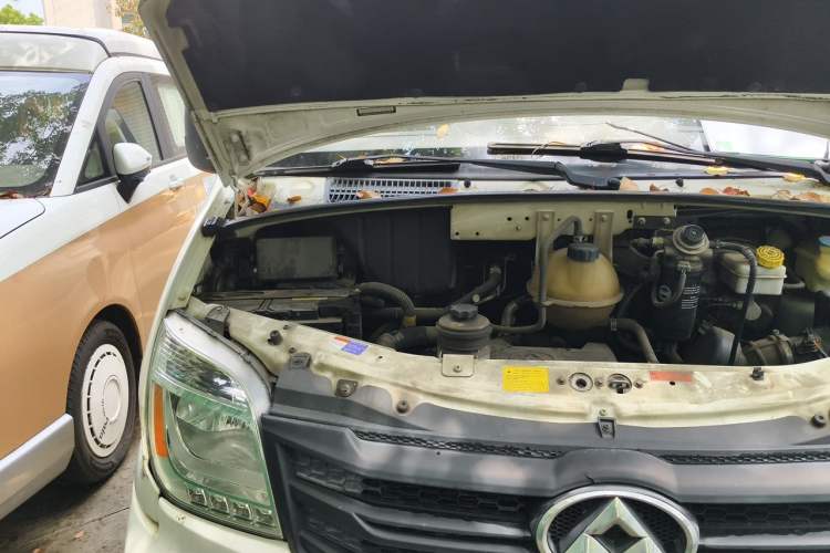 Used SAIC MAXUS Xintu V80  Engine Bay Right