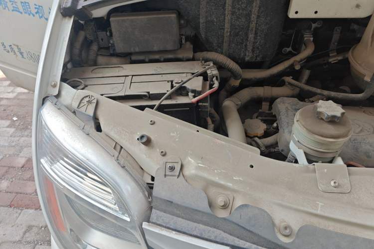 Used SAIC MAXUS Xintu V80  Engine Bay Right