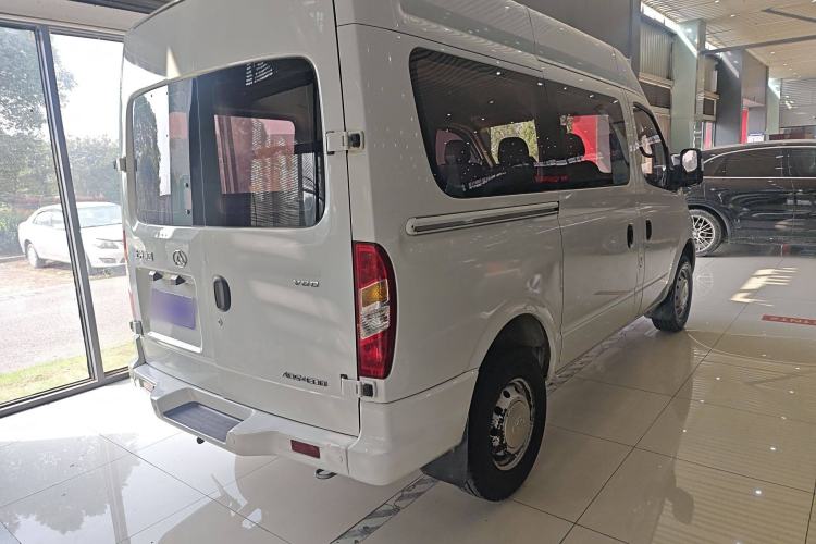 Used SAIC MAXUS Xintu V80 2018 2.5T 6-Speed Manual Aoyuntong Short Wheelbase Mid-Height 5-6 Seater Exterior 3
