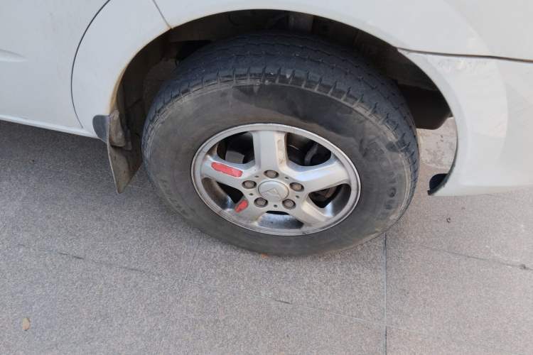Used SAIC MAXUS Xintu V80 2018 2.5T 6-Speed Manual Aowentong Long-Wheelbase Mid-Roof 7/10-Seater Exterior 7