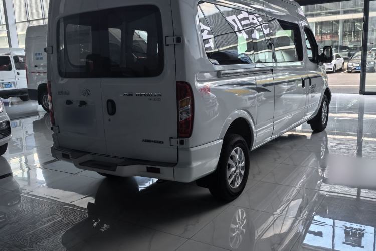Used SAIC MAXUS Xintu V80 2018 2.5T 6-Speed Manual Aotuntong Facelifted Long Wheelbase Mid-Height 7-Seater Exterior 7