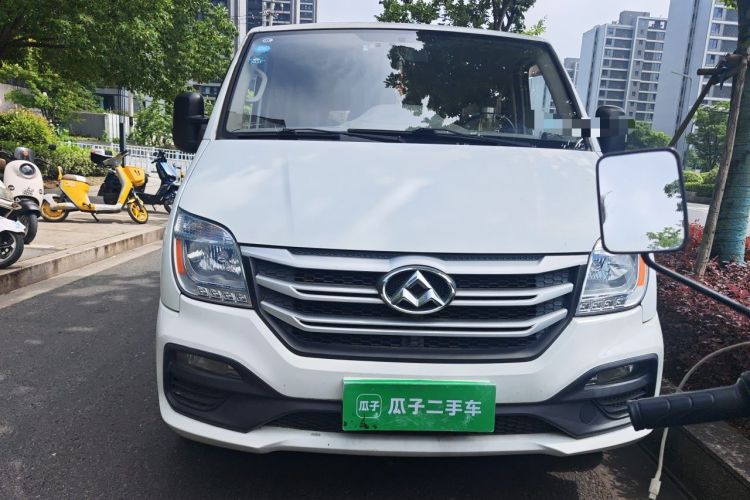 Used SAIC MAXUS Xintu V80 2018 2.5T 6-speed manual Aoyuntong short-wheelbase ultra-low roof 5- or 6-seat model Front