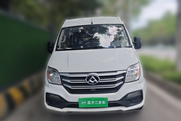 Used SAIC MAXUS Xintu V80 2018 2.5T AMT Zunjie Short Wheelbase Mid-Roof 7-Seater Front