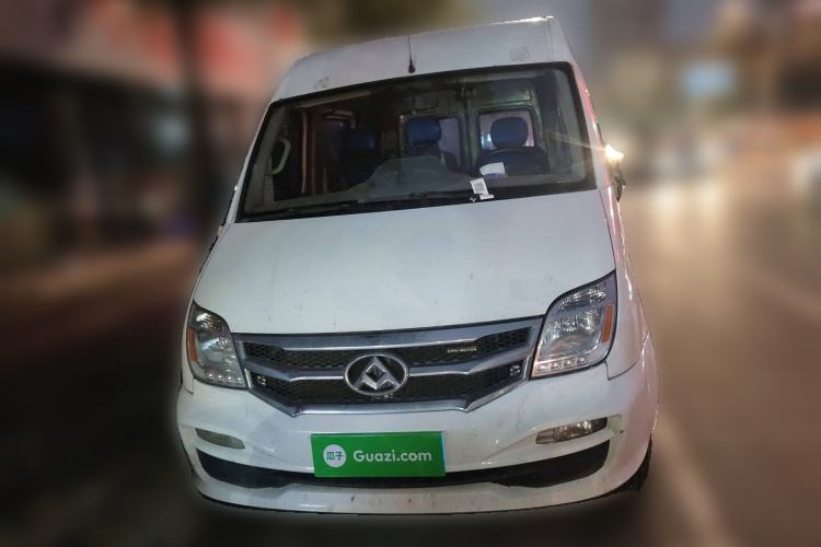 Used SAIC MAXUS Xintu V80 2018 2.5T 6-Speed Manual Aoyuntong Short Wheelbase Mid-Height 5-6 Seater Front