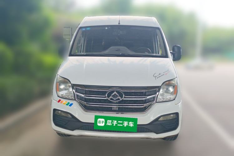 Used SAIC MAXUS Xintu V80 2018 2.5T AMT Aoyuntong Short Wheelbase Mid-Roof 5-6 Seater Front