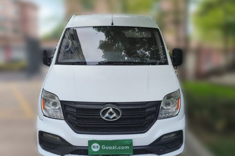 Used SAIC MAXUS Xintu V80 2018 2.5T 6-speed manual van long-wheelbase mid-roof 2-3 seats Front