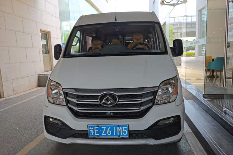 Used SAIC MAXUS Xintu V80 2018 2.5T 6-Speed Manual Aowentong Long-Wheelbase Mid-Roof 7/10-Seater Front