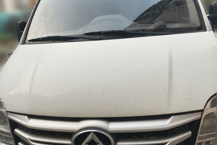 Used SAIC MAXUS Xintu V80 2018 2.5T 6-speed manual van short wheelbase mid-height roof with 2/3 seats Front
