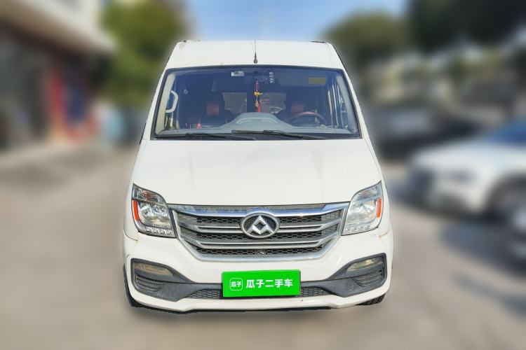 Used SAIC MAXUS Xintu V80 2018 2.5T 6-speed manual van short wheelbase mid-height roof with 2/3 seats Front