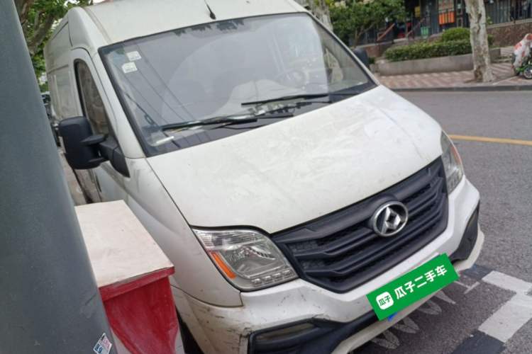 Used SAIC MAXUS Xintu V80 2018 2.5T 6-speed manual van long-wheelbase mid-roof 2-3 seats Front Right 45 Deg