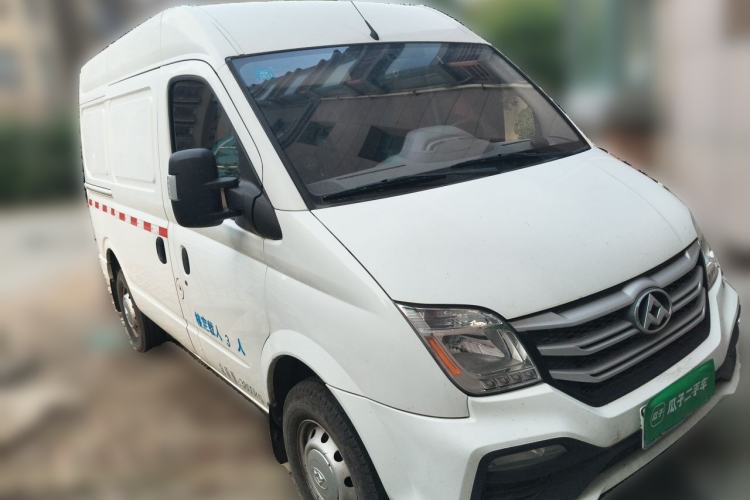 Used SAIC MAXUS Xintu V80 2018 2.5T 6-speed manual van short wheelbase mid-height roof with 2/3 seats Front Right 45 Deg