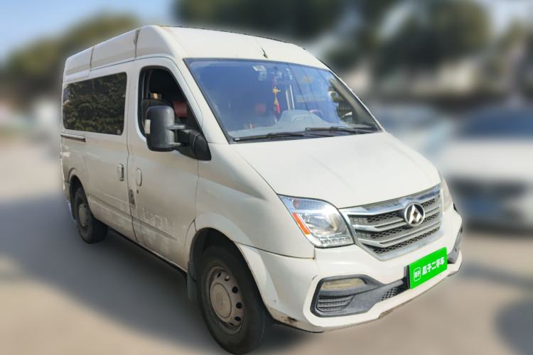 Used SAIC MAXUS Xintu V80 2018 2.5T 6-speed manual van short wheelbase mid-height roof with 2/3 seats Front Right 45 Deg