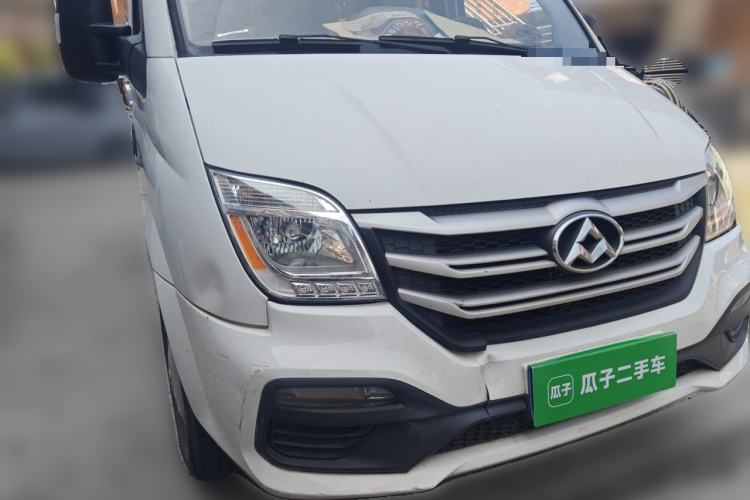 Used SAIC MAXUS Xintu V80 2018 2.5T 6-speed manual Aoyuntong short-wheelbase ultra-low roof 5- or 6-seat model Front Right 45 Deg