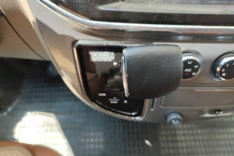 Used SAIC MAXUS Xintu V80  Gear Lever