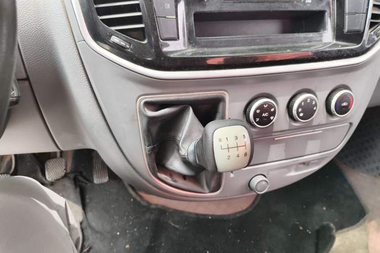 Used SAIC MAXUS Xintu V80  Gear Lever