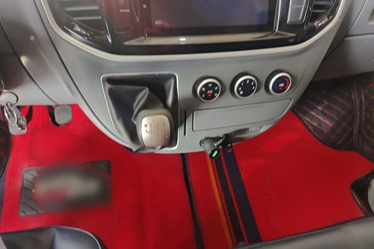 Used SAIC MAXUS Xintu V80 2018 2.5T 6-Speed Manual Aoyuntong Short Wheelbase Mid-Height 5-6 Seater Gear Lever