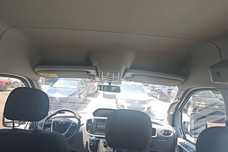 Used SAIC MAXUS Xintu V80 2018 2.5T 6-Speed Manual Aoyuntong Short Wheelbase Mid-Height 5-6 Seater Headliner