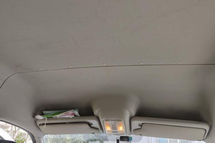 Used SAIC MAXUS Xintu V80 2018 2.5T 6-Speed Manual Aoyuntong Short Wheelbase Mid-Height 5-6 Seater Headliner