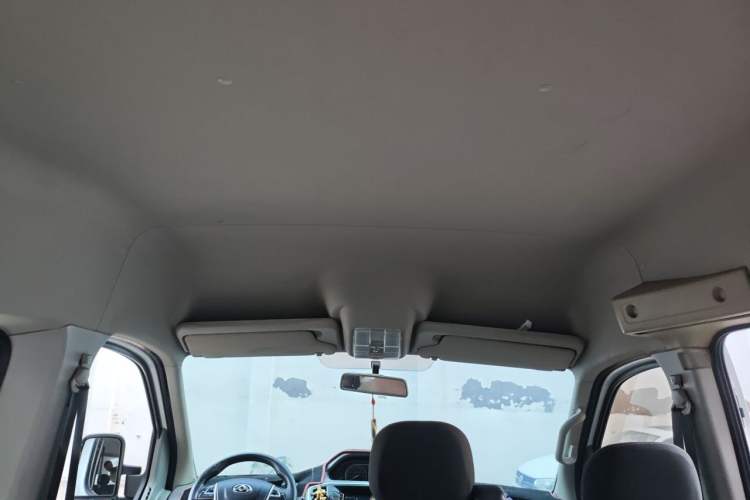 Used SAIC MAXUS Xintu V80 2018 2.5T 6-Speed Manual Aoyuntong Short Wheelbase Mid-Height 5-6 Seater Headliner