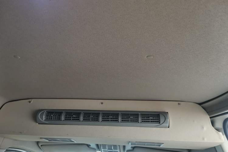 Used SAIC MAXUS Xintu V80 2018 2.5T 6-Speed Manual Commercial Long Wheelbase Mid-Height 9-Seater Headliner
