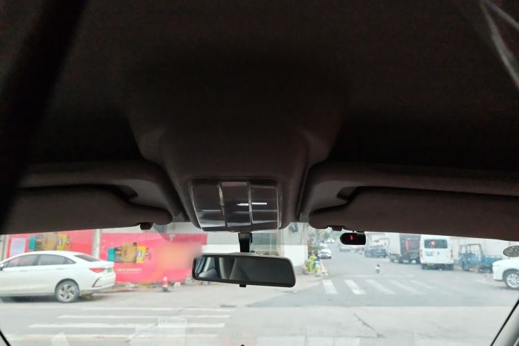 Used SAIC MAXUS Xintu V80 2018 2.5T AMT Aoyuntong Short Wheelbase Mid-Roof 5-6 Seater Headliner
