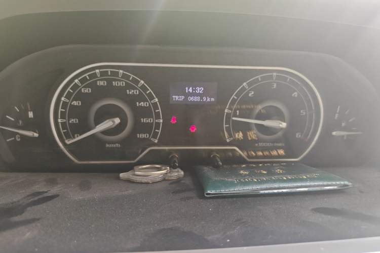 Used SAIC MAXUS Xintu V80 2018 2.5T 6-Speed Manual Aowentong Long-Wheelbase Mid-Roof 7/10-Seater Instrument Cluster