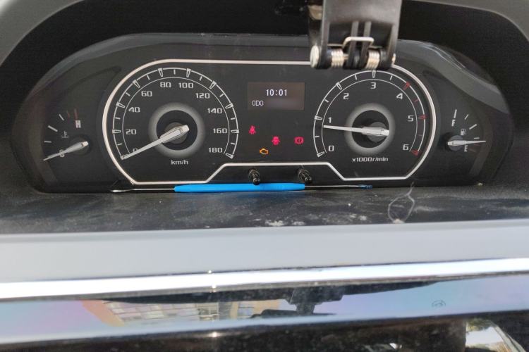 Used SAIC MAXUS Xintu V80 2018 2.5T 6-Speed Manual Aowentong Long-Wheelbase Mid-Roof 7/10-Seater Instrument Cluster