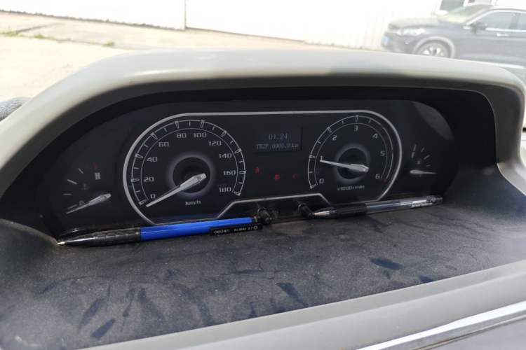Used SAIC MAXUS Xintu V80 2018 2.5T 6-Speed Manual Elite Edition Short Wheelbase Mid-Height 5-6 Seater Instrument Cluster