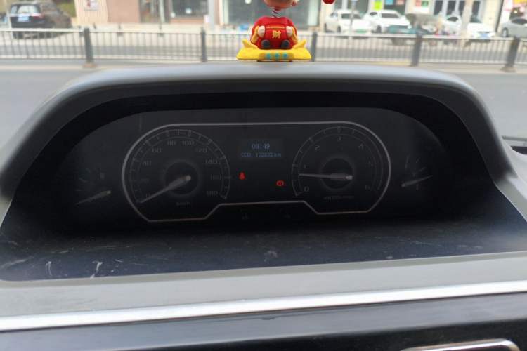 Used SAIC MAXUS Xintu V80 2018 2.5T 6-Speed Manual Aotuntong Facelifted Long Wheelbase Mid-Height 7-Seater Instrument Cluster