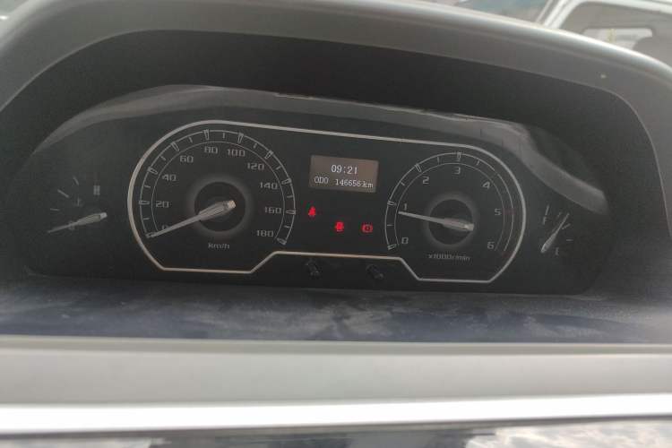 Used SAIC MAXUS Xintu V80 2018 2.5T 6-Speed Manual Aoyuntong Short Wheelbase Mid-Height 5-6 Seater Instrument Cluster