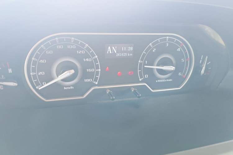 Used SAIC MAXUS Xintu V80 2018 2.5T AMT Aoyuntong Short Wheelbase Mid-Roof 5-6 Seater Instrument Cluster