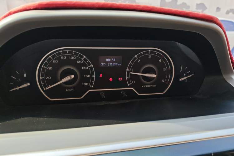 Used SAIC MAXUS Xintu V80 2018 2.5T 6-Speed Manual Aoyuntong Short Wheelbase Mid-Height 5-6 Seater Instrument Cluster