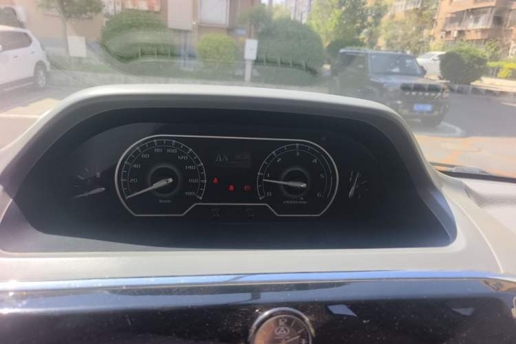 Used SAIC MAXUS Xintu V80  Instrument Cluster