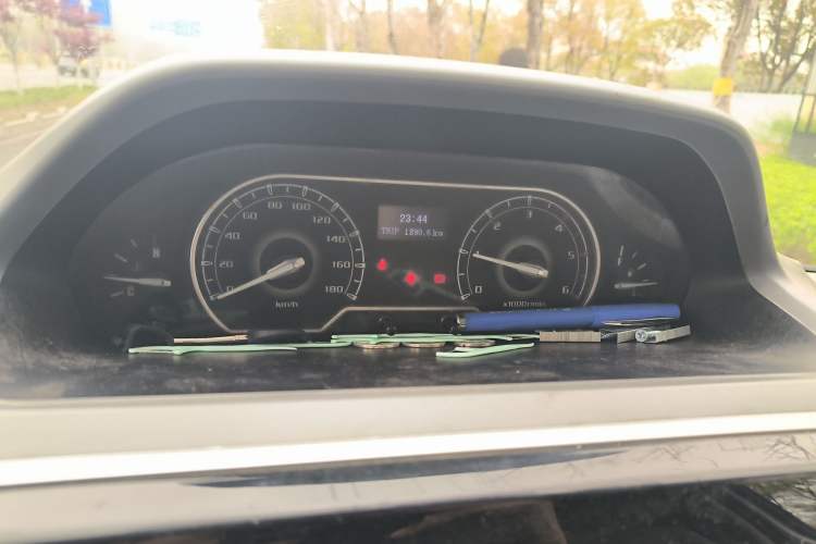 Used SAIC MAXUS Xintu V80  Instrument Cluster