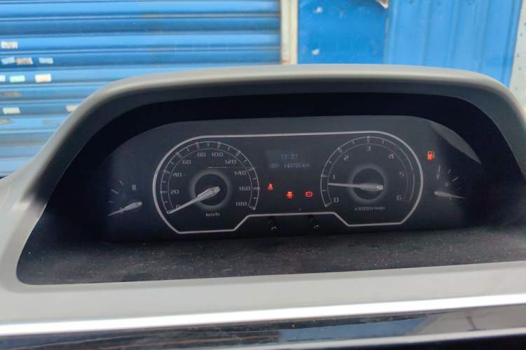 Used SAIC MAXUS Xintu V80 2018 2.5T 6-Speed Manual Aowentong Long-Wheelbase Mid-Roof 7/10-Seater Instrument Cluster