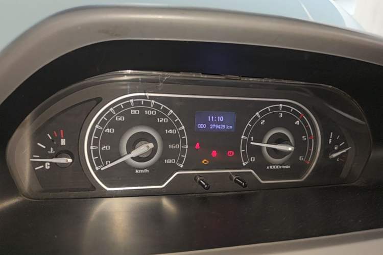 Used SAIC MAXUS Xintu V80 2018 2.5T 6-Speed Manual Aowentong Long-Wheelbase Mid-Roof 7/10-Seater Instrument Cluster
