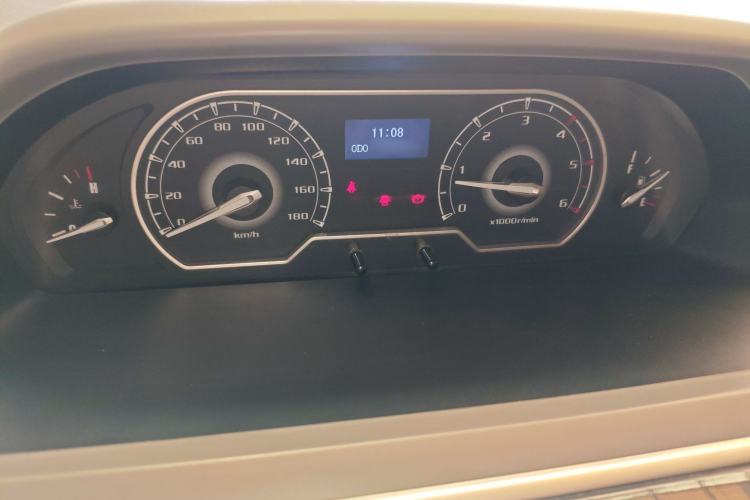 Used SAIC MAXUS Xintu V80 2018 2.5T 6-Speed Manual Aoyuntong Short Wheelbase Mid-Height 5-6 Seater Instrument Cluster