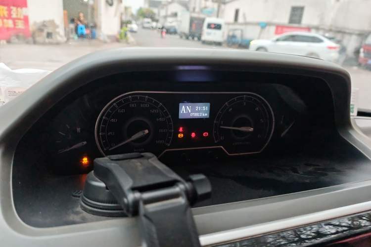 Used SAIC MAXUS Xintu V80 2018 2.5T AMT Aoyuntong Short Wheelbase Mid-Roof 5-6 Seater Instrument Cluster