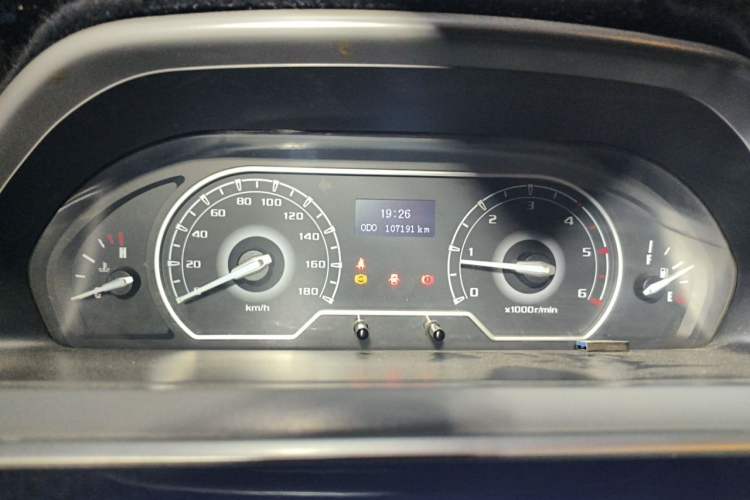Used SAIC MAXUS Xintu V80 2018 2.5T 6-Speed Manual Aowentong Long-Wheelbase Mid-Roof 7/10-Seater Instrument Cluster