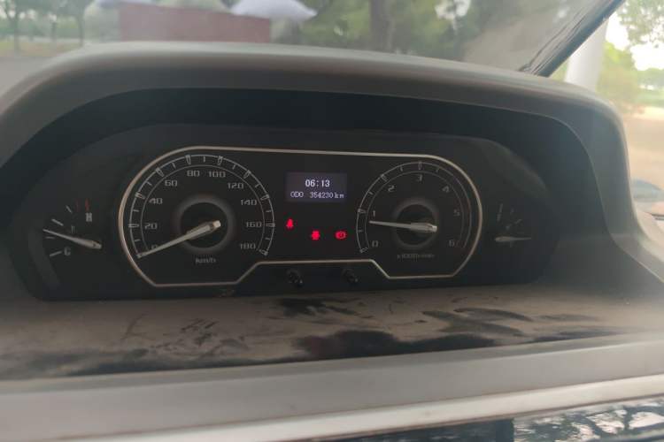 Used SAIC MAXUS Xintu V80 2018 2.5T 6-Speed Manual Aotuntong Facelifted Long Wheelbase Mid-Height 7-Seater Instrument Cluster
