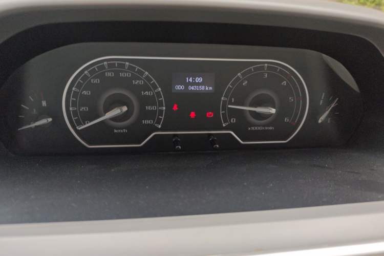 Used SAIC MAXUS Xintu V80 2018 2.5T 6-Speed Manual Aoyuntong Short Wheelbase Mid-Height 5-6 Seater Instrument Cluster