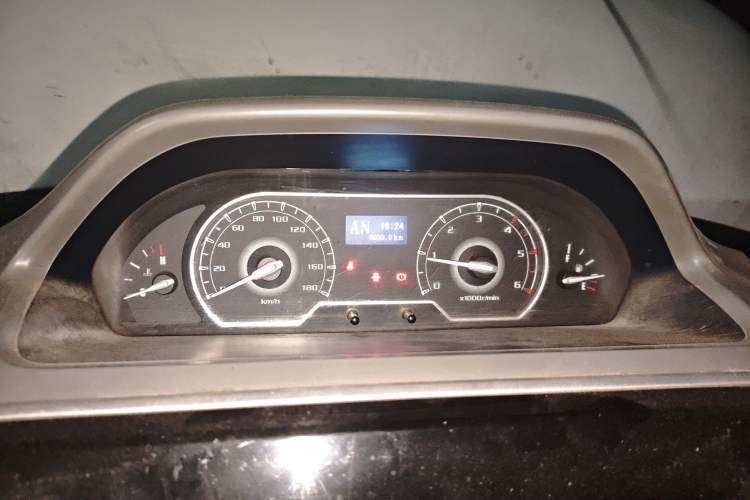 Used SAIC MAXUS Xintu V80 2018 2.5T AMT Aoyuntong Short Wheelbase Mid-Roof 5-6 Seater Instrument Cluster