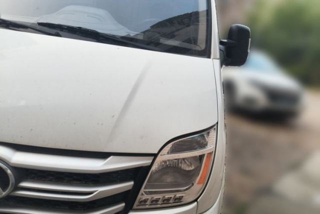 Used SAIC MAXUS Xintu V80 2018 2.5T 6-speed manual van short wheelbase mid-height roof with 2/3 seats