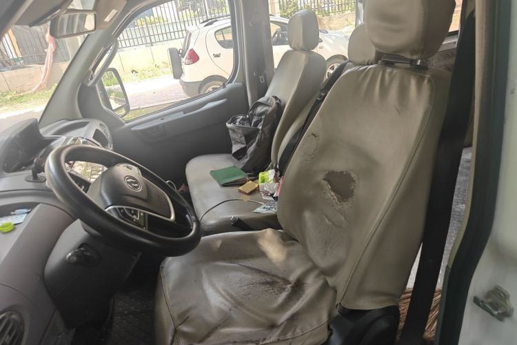 Used SAIC MAXUS Xintu V80 2018 2.5T 6-Speed Manual Aowentong Long-Wheelbase Mid-Roof 7/10-Seater Left Front Seat